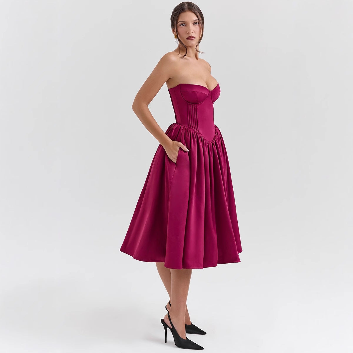 Women's evening dress with strapless design and voluminous skirt, size