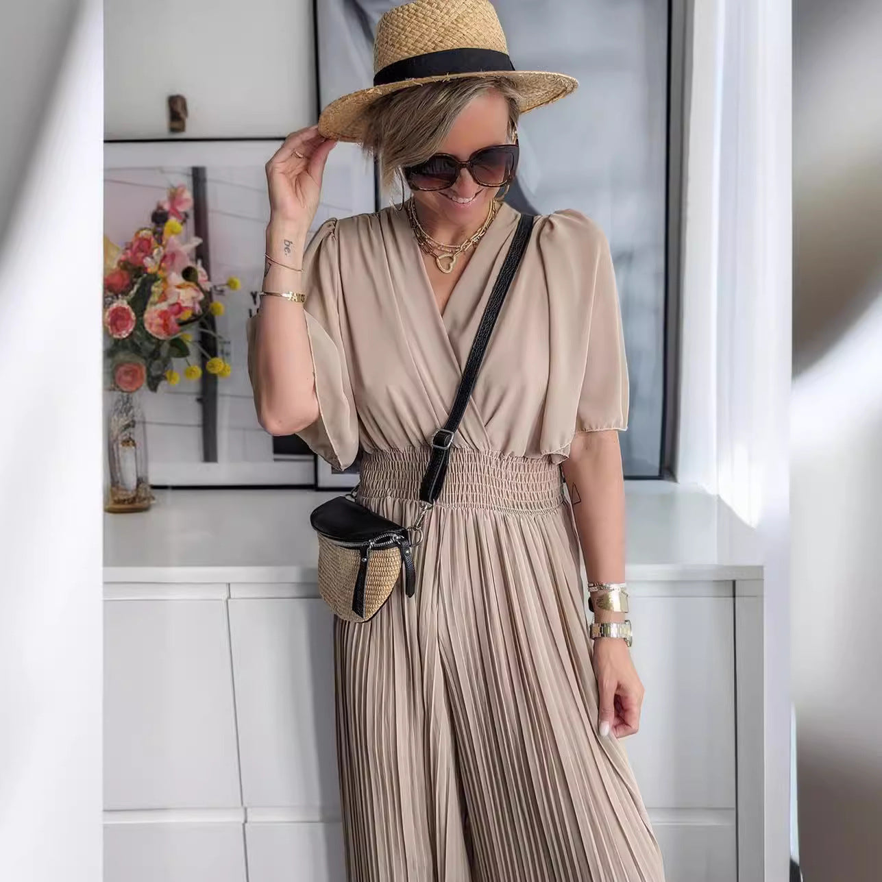 Eleganter Damen-Jumpsuit mit tiefem V-Ausschnitt und voluminösen Ärmeln, Größe [Größe fehlt]