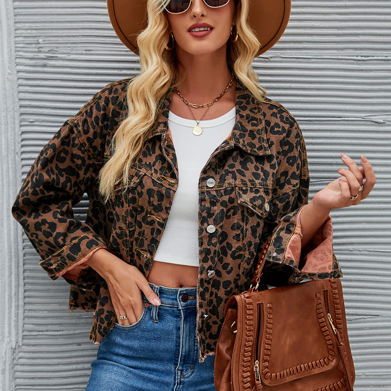Women's denim jacket in a trendy leopard print design with a cool cut and casual details, size S