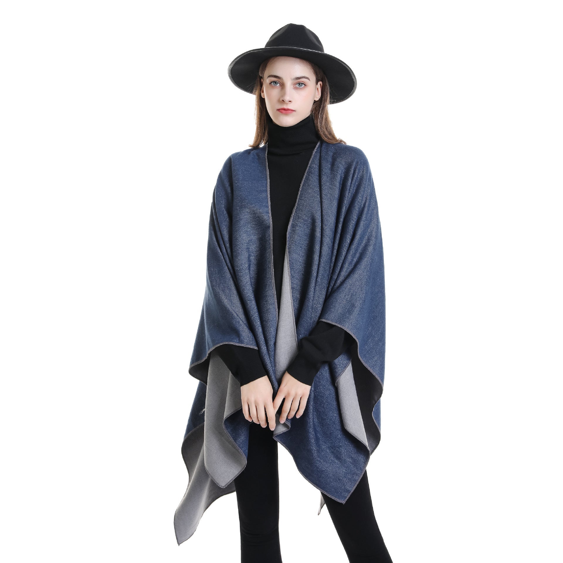 Women's comfortable poncho made of a soft wool blend with an elegant cut, size [size missing]