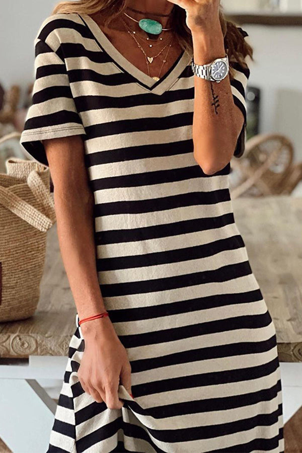 Valenzora | Gestreiftes Maxi-Kleid mit V-Ausschnitt und Schlitz