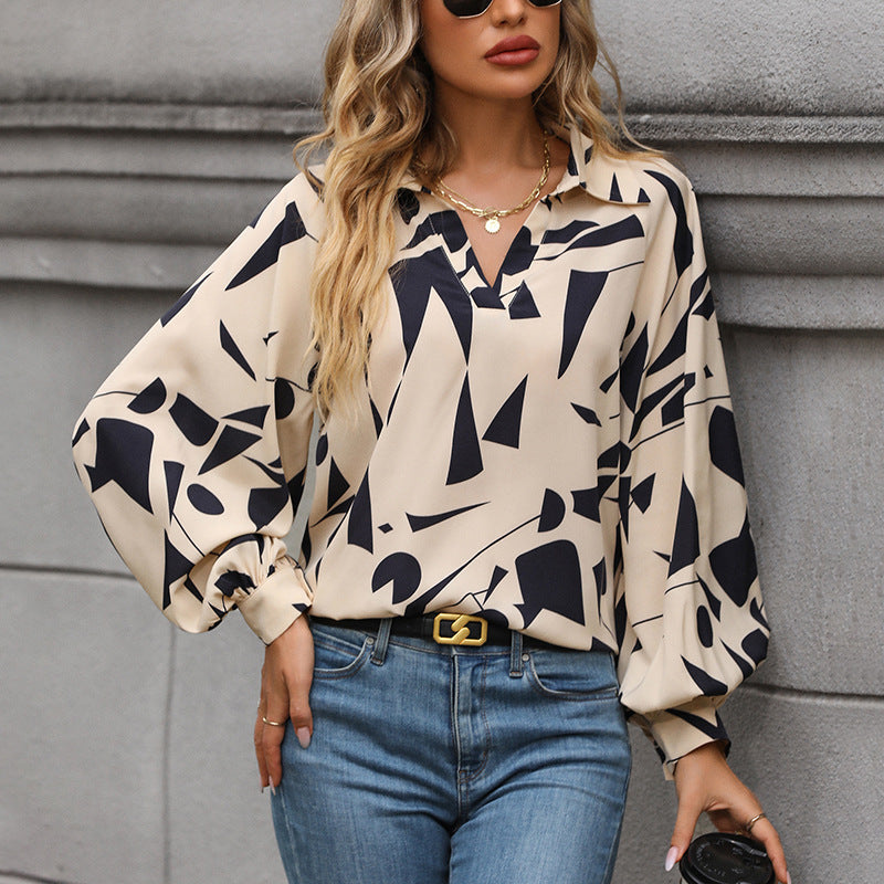 Women's casual blouse with a modern graphic print and voluminous sleeves, size [size missing]