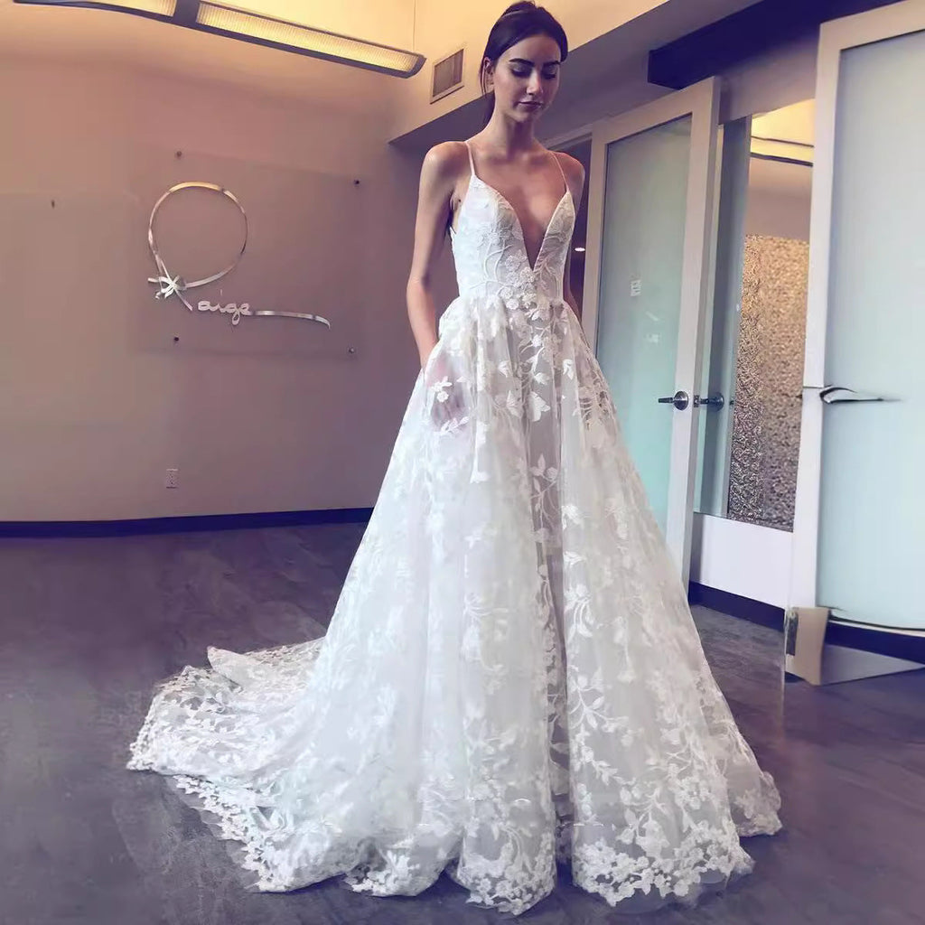 Hochzeitskleid für Damen mit tiefem V-Ausschnitt und zarter Spitze, Größe