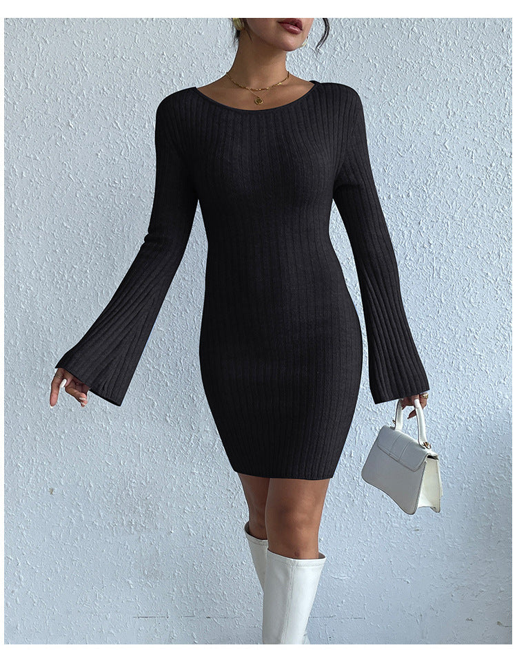 Valenzora | Long-sleeved trumpet sleeve open back knit dress