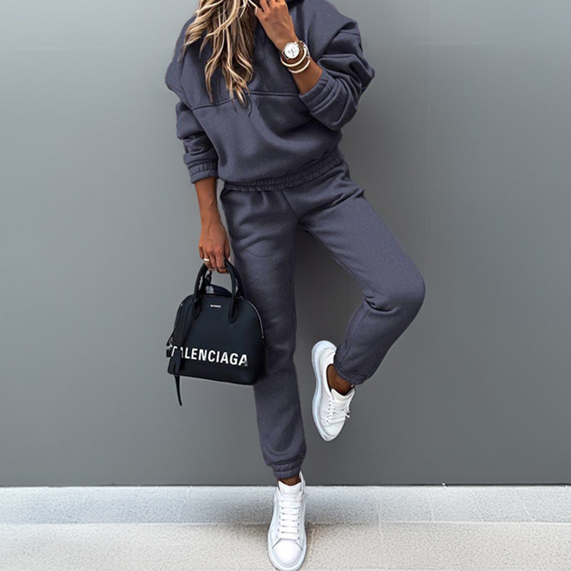 Women's sporty lounge set with a wide cut and comfortable materials, size [size]