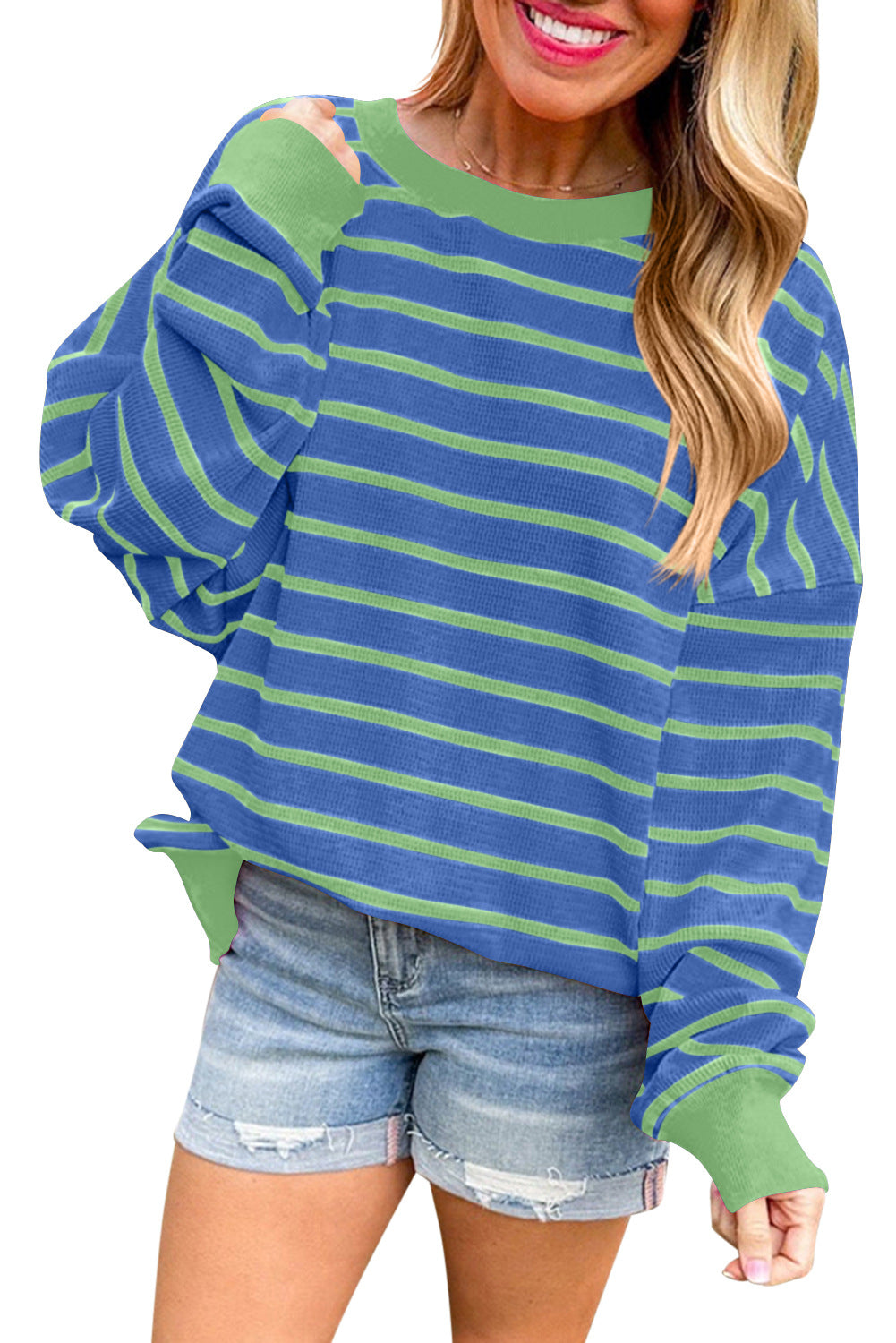 Women's casual and comfortable sweater with a structured rib pattern and a relaxed fit, size S