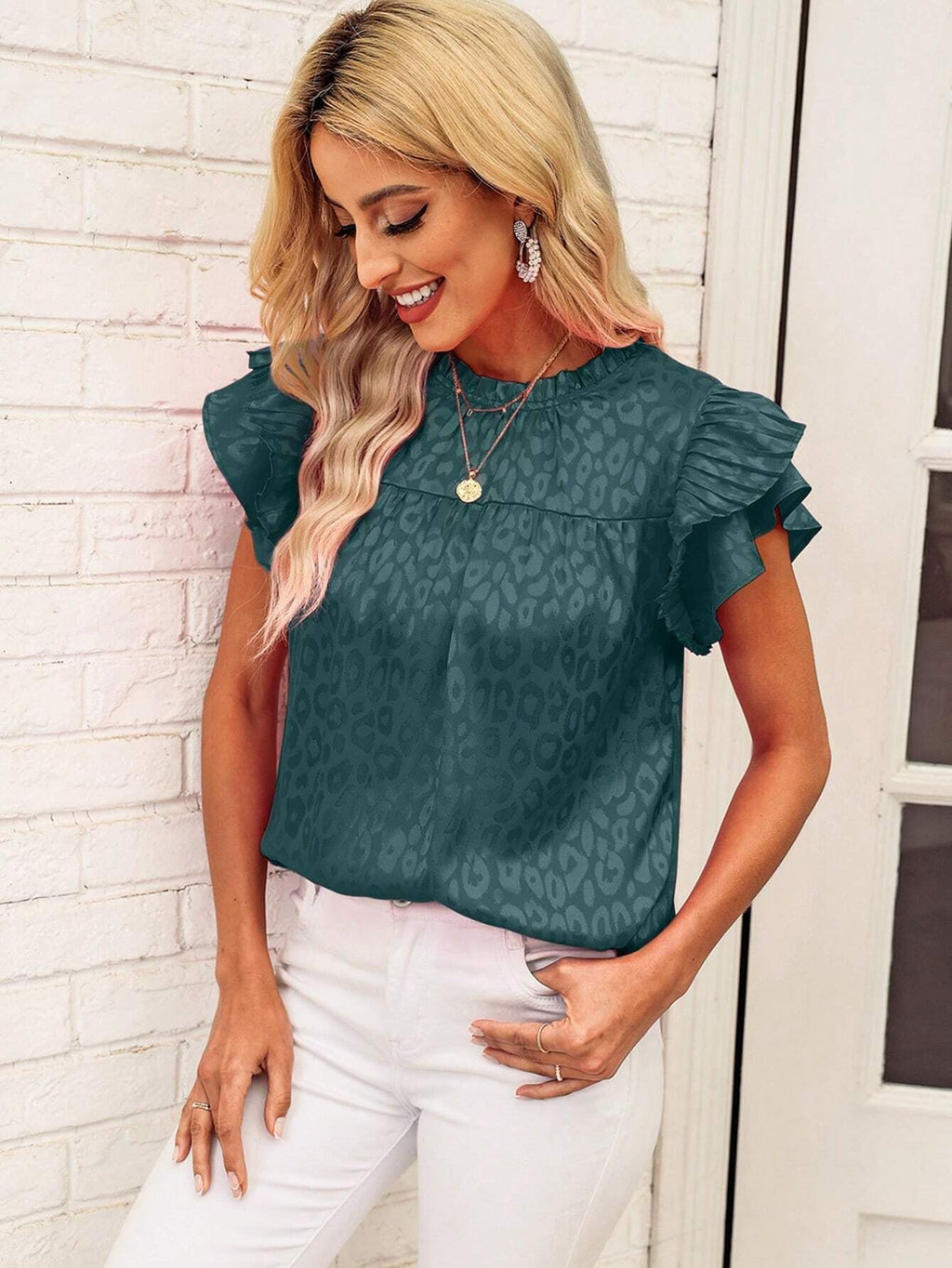 Women's blouse with fashionable ruffle details and elegant leopard print, size [size missing]