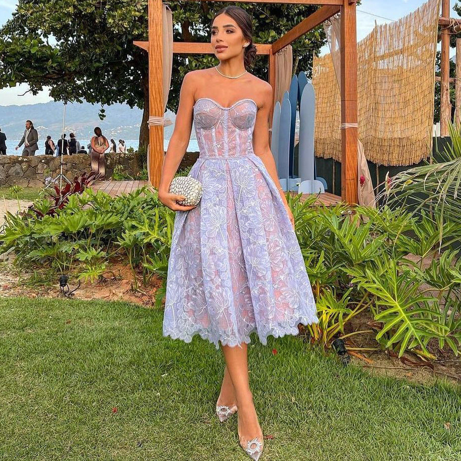 Valenzora | Trägerloses Spitzen-Midikleid mit Korsettoberteil