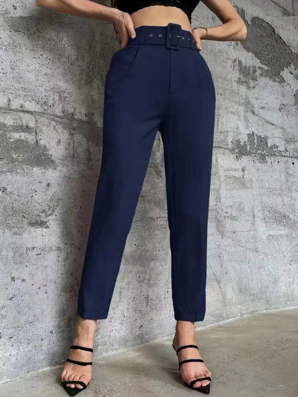 Women's wide-leg high-waisted trousers with a stylish belt, size