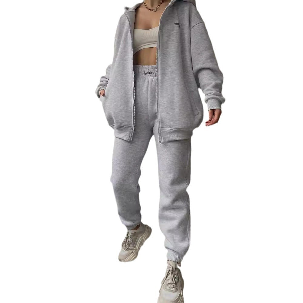 Women's casual oversized hoodie with full-length zipper and practical kangaroo pockets, size S