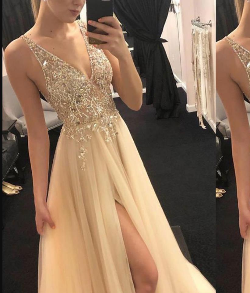 Valenzora | Abendkleid mit V-Ausschnitt und Schlitz