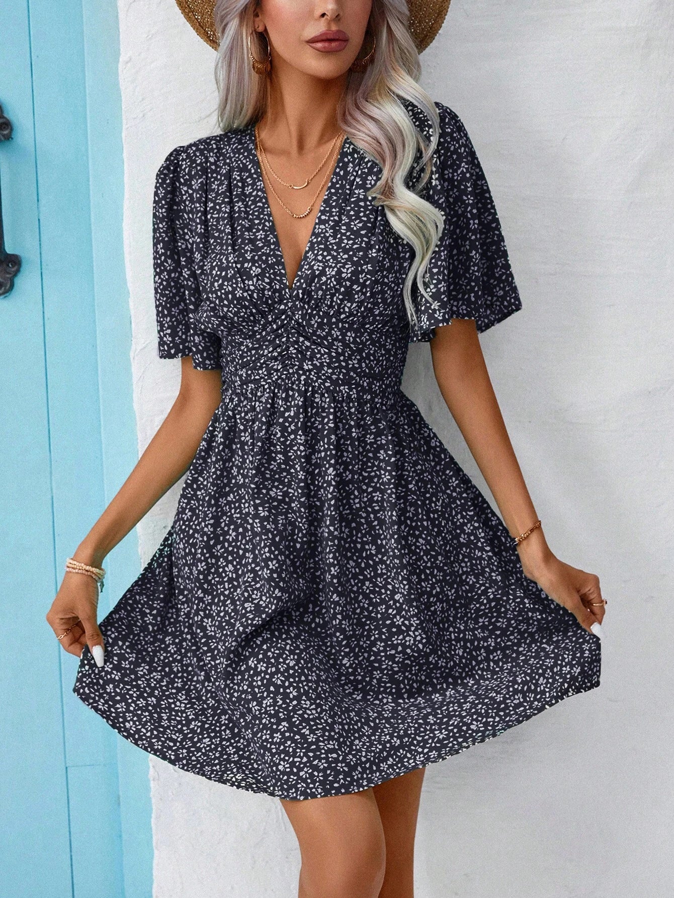 Women's floral pattern dress with V-neck and short sleeves, size