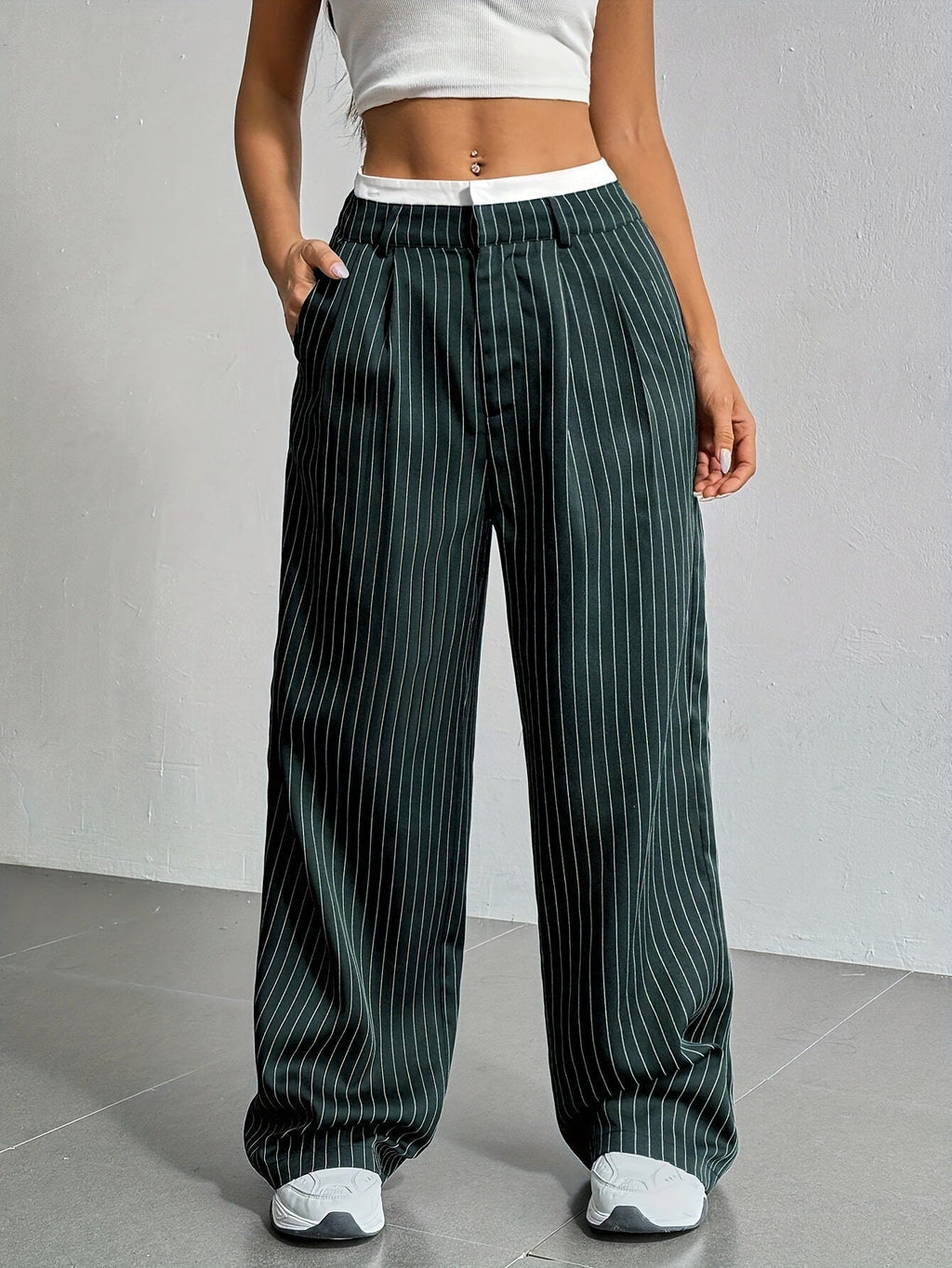 Elegante Damen-Hose mit weitem Bein und Nadelstreifen, hoher Bund, Größe
