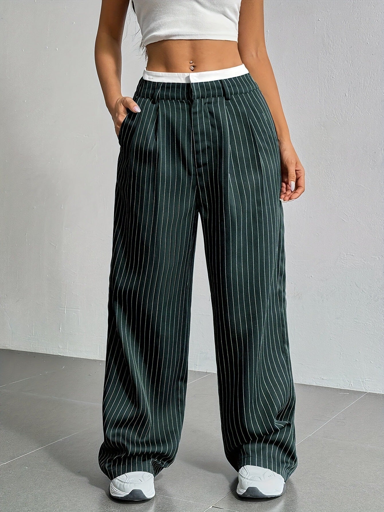 Elegante Damen-Hose mit weitem Bein und Nadelstreifen, hoher Bund, Größe