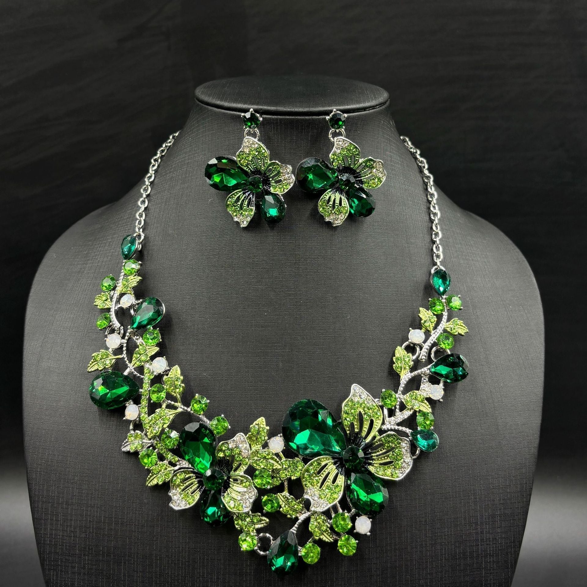 Valenzora | Brautschmuck Blumenketten und Ohrringe