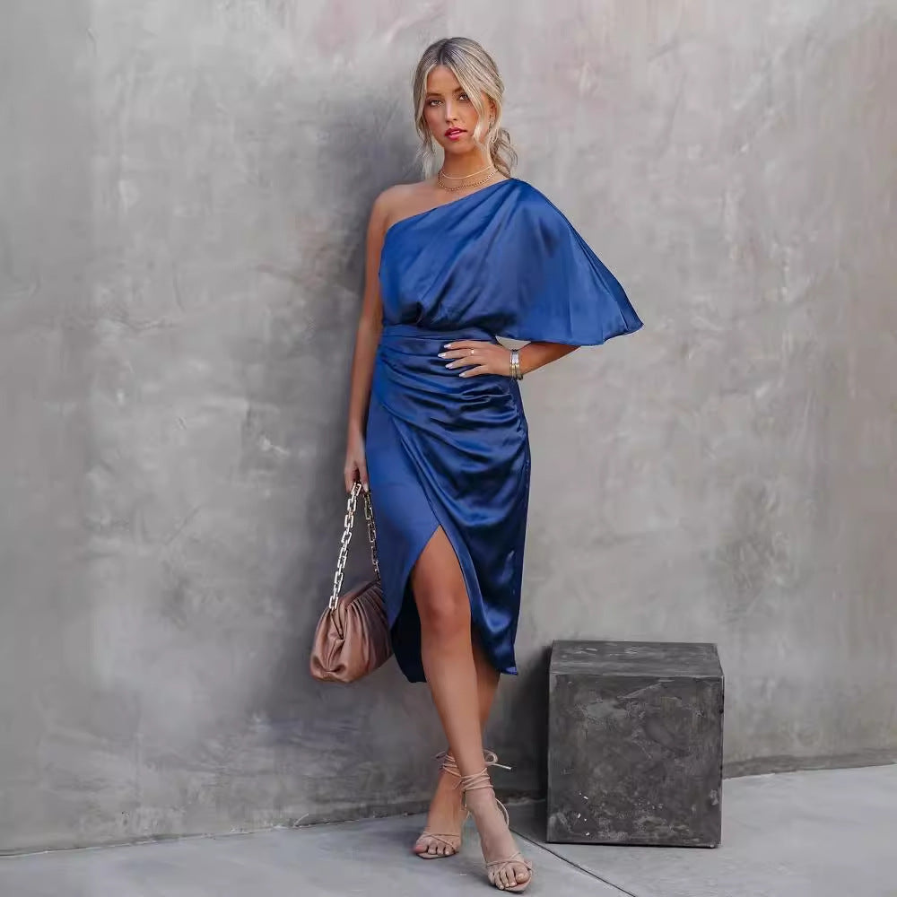 Damen-Satin-Abendkleid mit asymmetrischem Design und raffinierten Rüschen, Größe