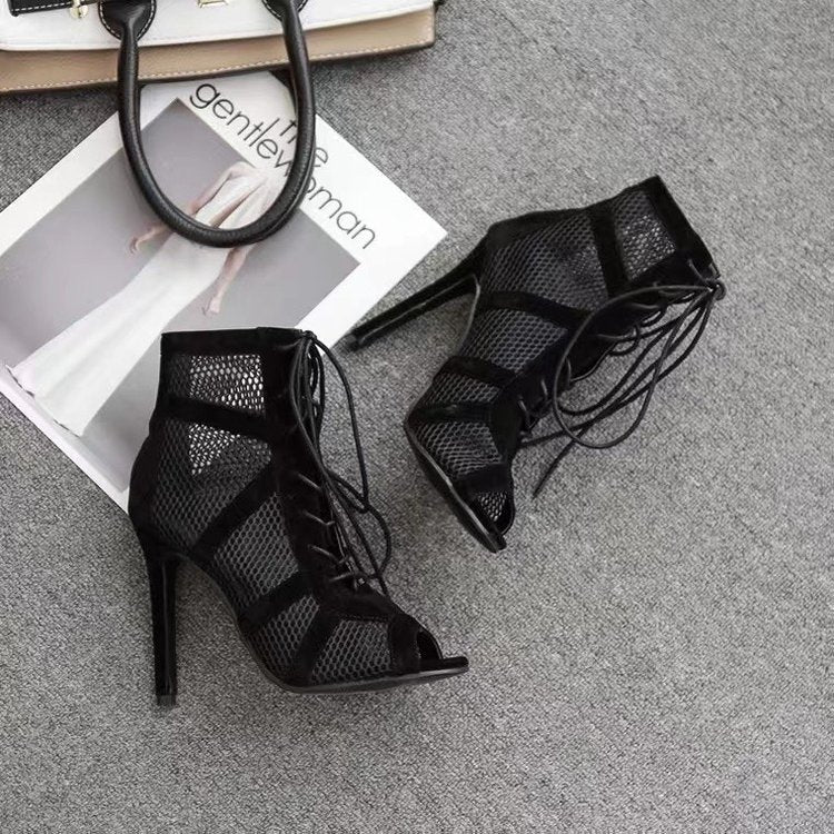 Offene Damenstiefeletten in einzigartigem Mesh-Design mit eleganter Schnürung, Größe S