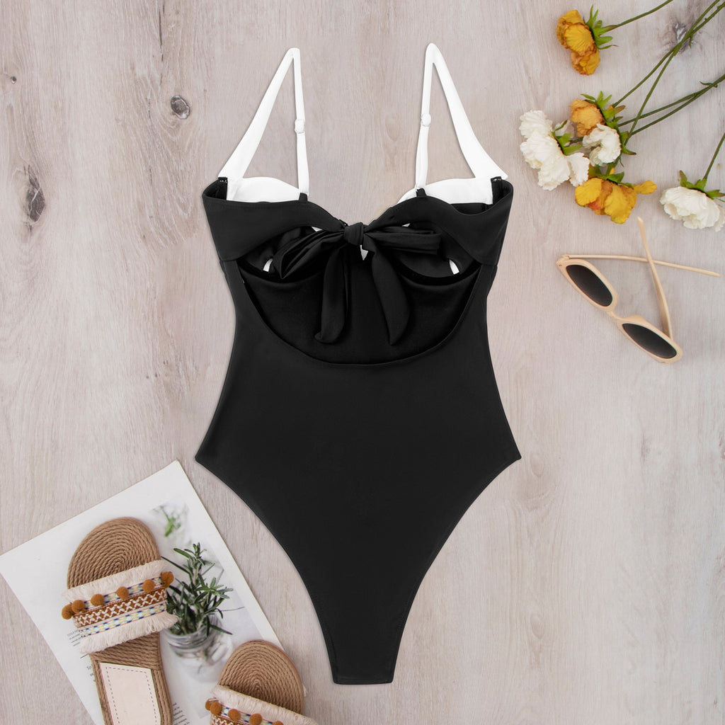 Damen-Badeanzug einteilig mit elegantem Design und hohem Beinausschnitt, Größe S