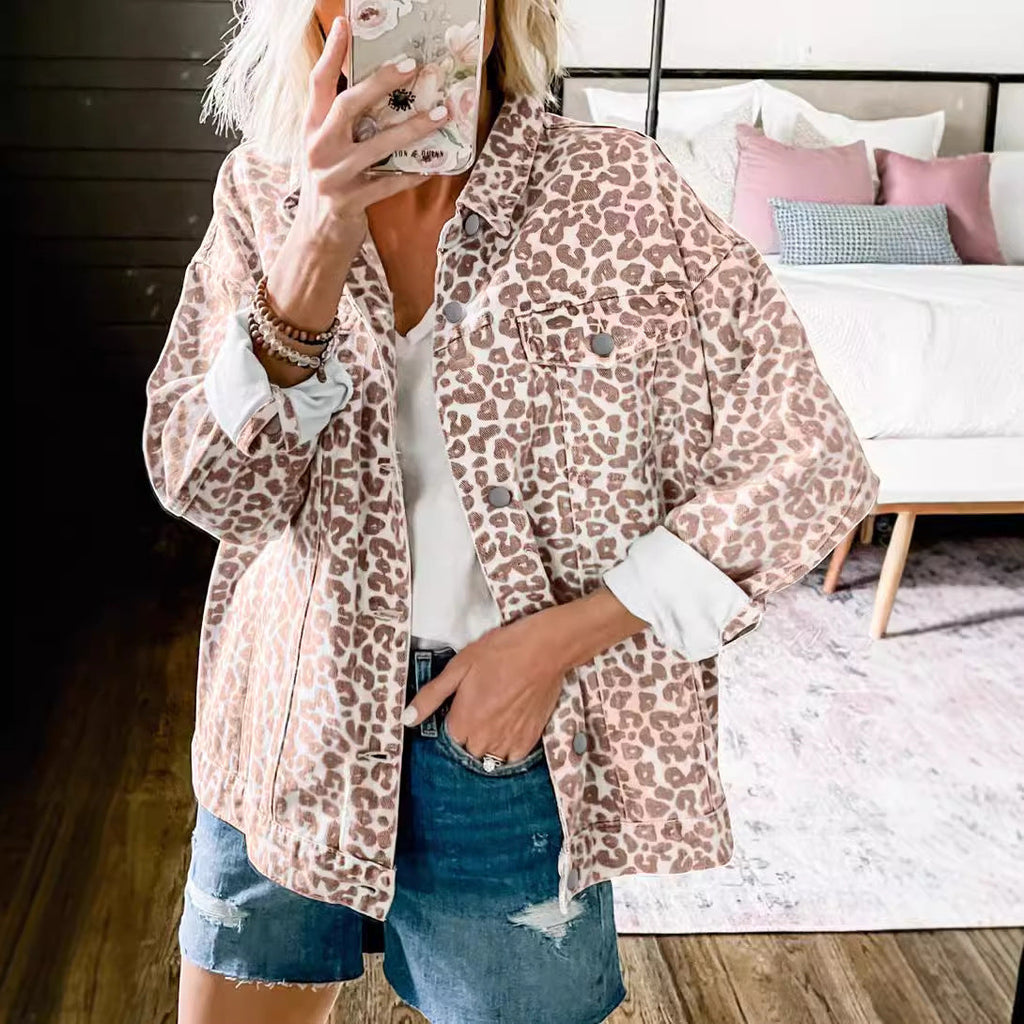 Damen-Jeansjacke im trendigen Leoparden-Print-Design mit entspannter Passform und modischen Details, Größe S