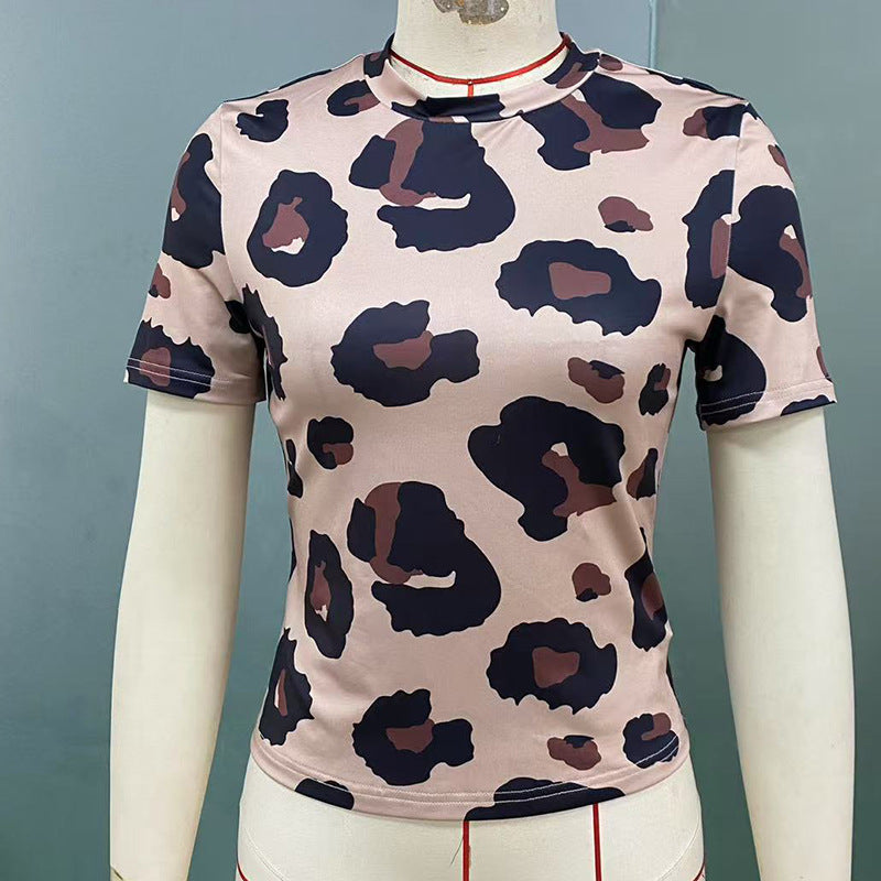 Women's T-shirt with fashionable leopard print and figure-hugging cut, size [size missing]