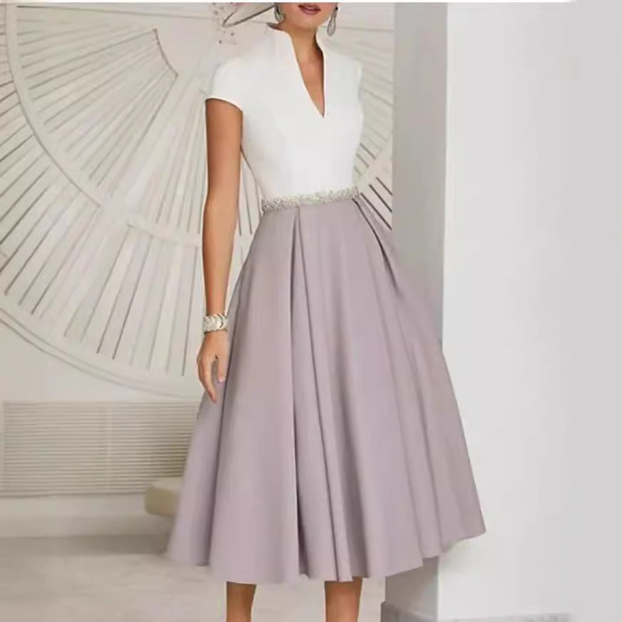 Valenzora | Weißes Sommerkleid mit ausgestelltem Rock, Color-Block-Design und V-Ausschnitt