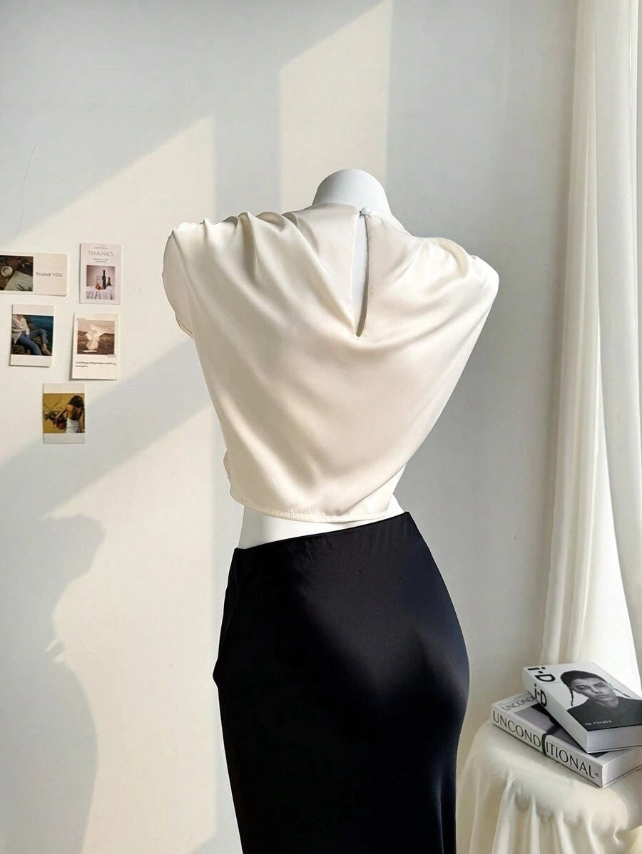Valenzora | Satin-Bluse aus Kunstseide mit kurzem Schnitt