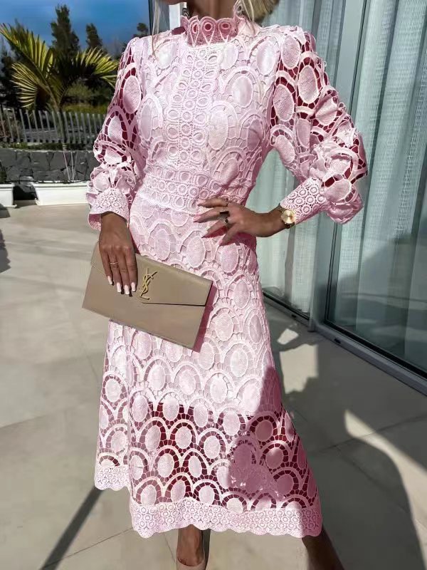 Valenzora | Spitzenkleid mit Puffärmeln und figurbetonter Passform