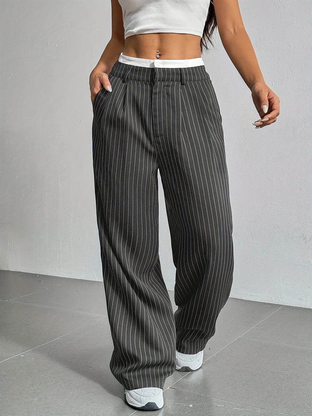 Elegante Damen-Hose mit weitem Bein und Nadelstreifen, hoher Bund, Größe