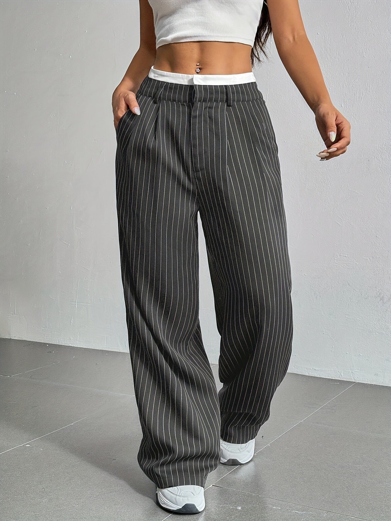 Elegante Damen-Hose mit weitem Bein und Nadelstreifen, hoher Bund, Größe