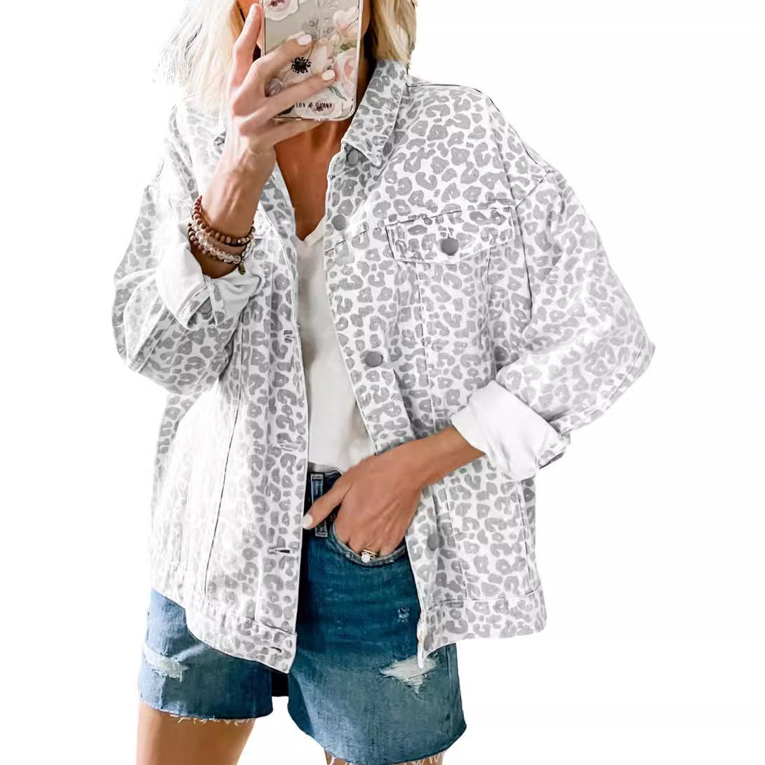 Damen-Jeansjacke im trendigen Leoparden-Print-Design mit entspannter Passform und modischen Details, Größe S