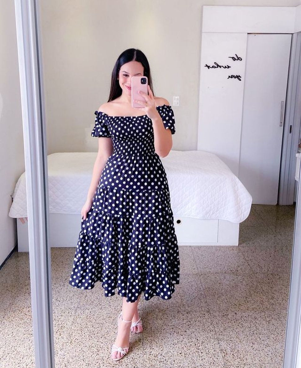 Damen-Midikleid mit schulterfreiem Design und verspieltem Schmetterlingsmuster, Größe S