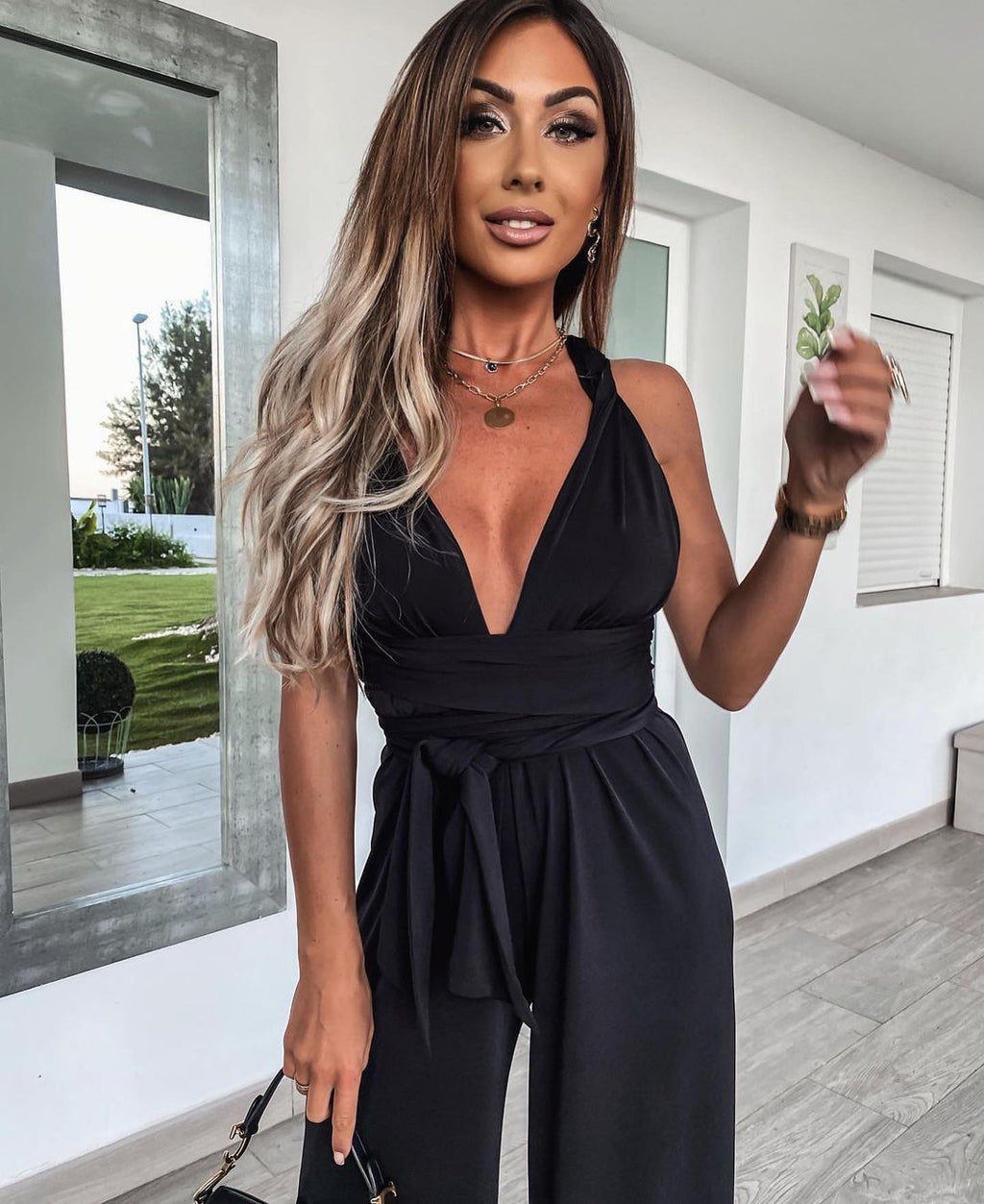 Valenzora | Ärmelloser Jumpsuit in Uni-Farbe mit Taillengürtel