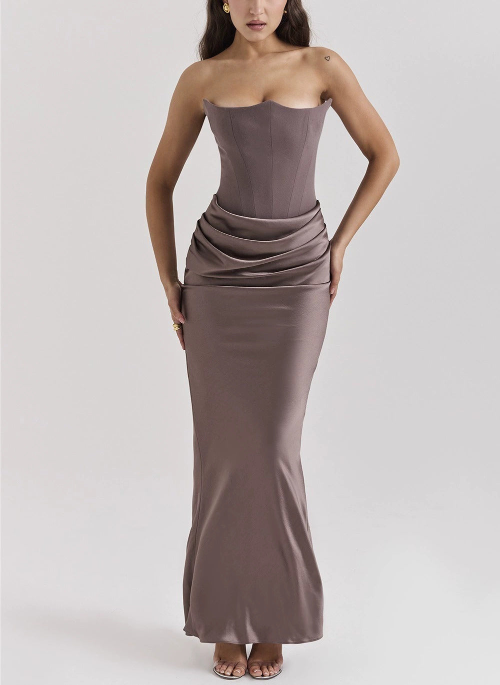 Elegantes, figurbetontes Damen-Abendkleid mit raffiniertem Taillendetail, Größe S