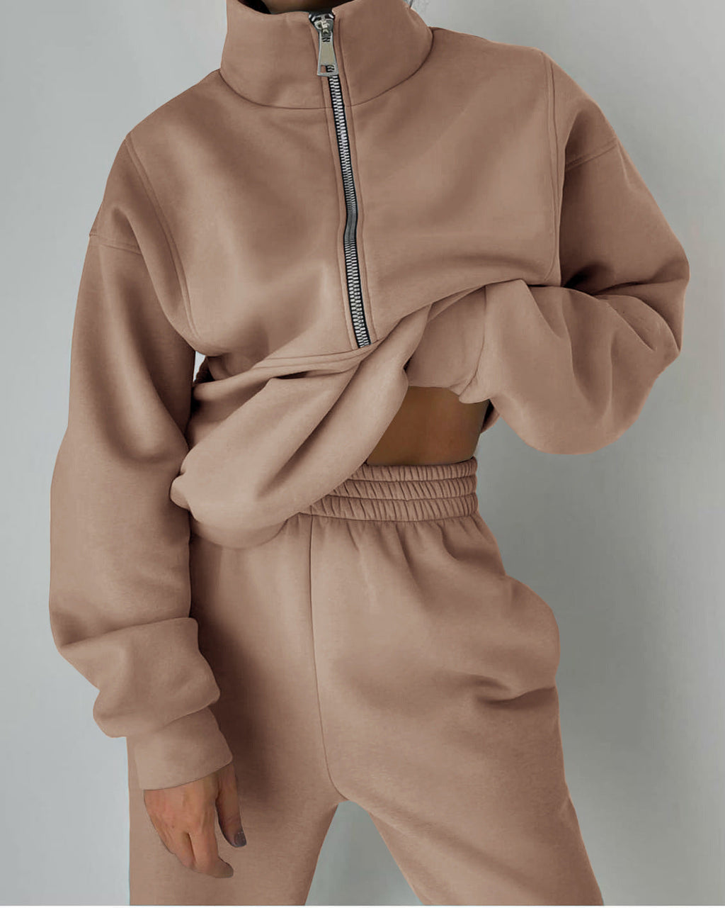 Women's casual oversized hoodie and jogging pants set with practical zipper, size [size]