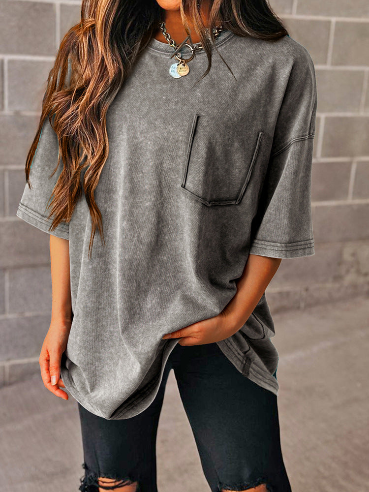 Women's loose-fitting T-shirt with practical chest pocket, size