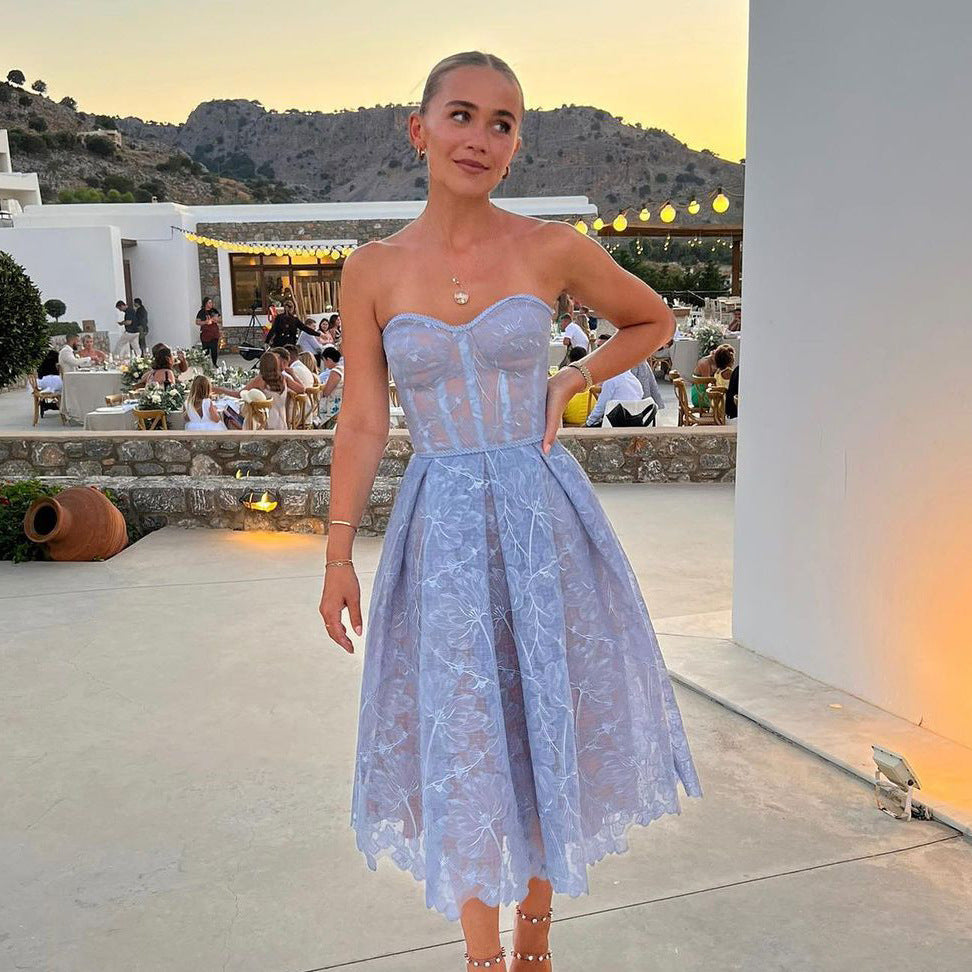 Valenzora | Trägerloses Spitzen-Midikleid mit Korsettoberteil