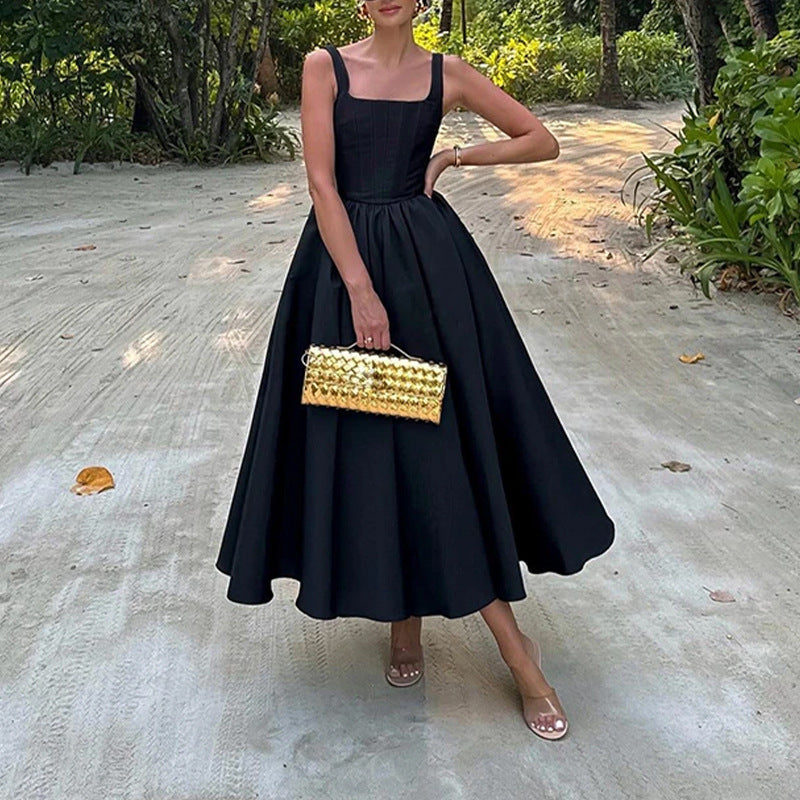Elegantes Damenballkleid mit figurbetontem Oberteil und weich fließendem Rock, Größe [size]