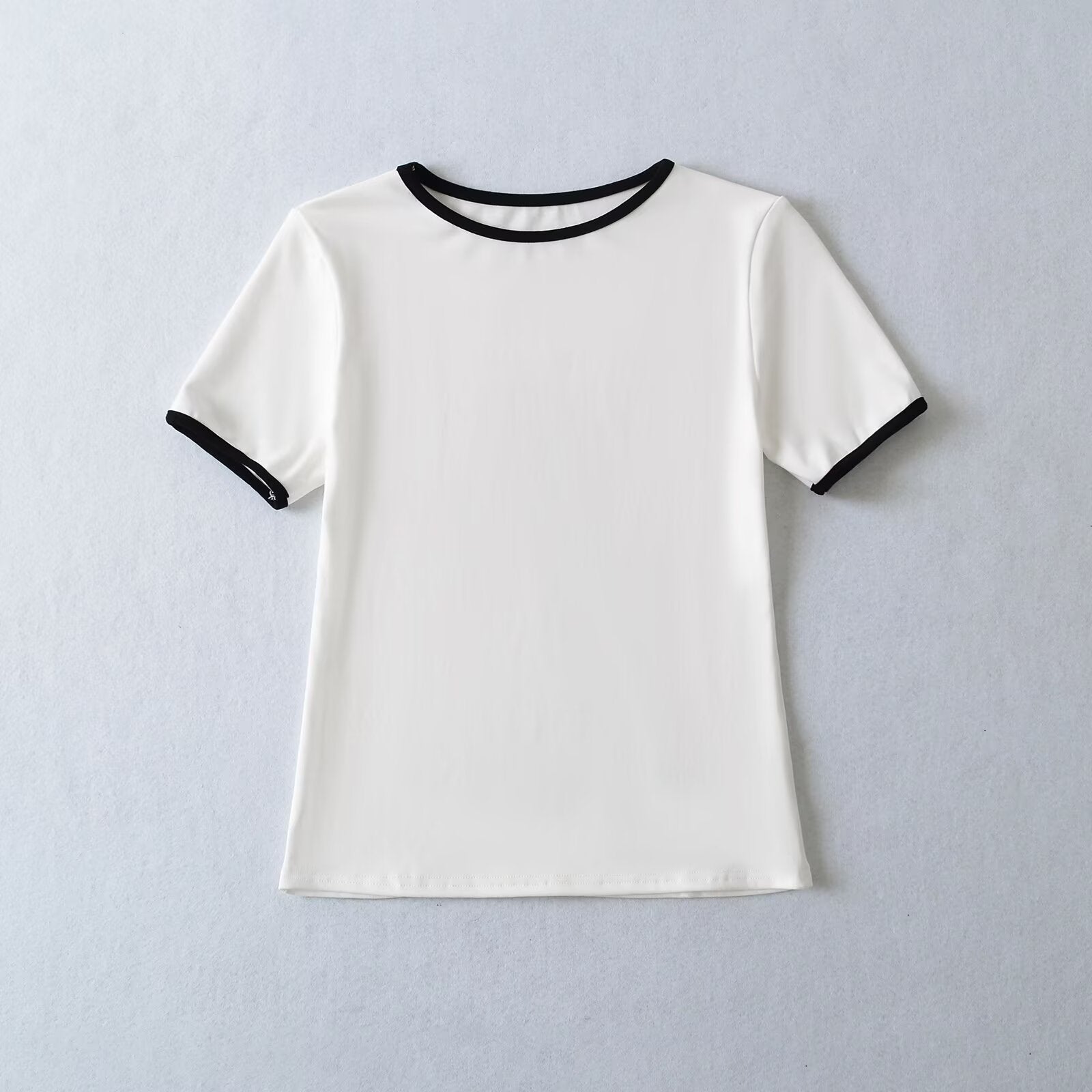 Damen Klassik T-Shirt mit kontrastierenden Ärmelbündchen und hochwertiger Baumwolle, Größe [Größe fehlt]