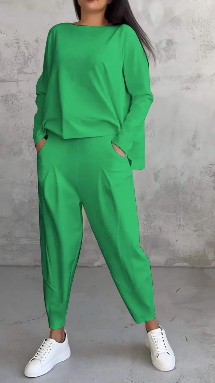 Lässiger zweiteiliger Damenanzug mit weitem Schnitt und Taschen