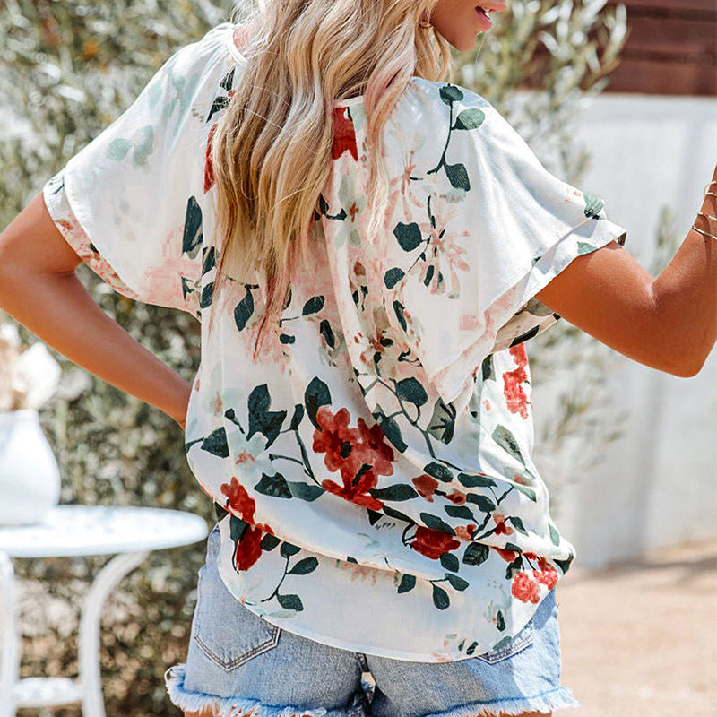 Luftige Damenbluse mit Blumenmuster und Zierknöpfen, Größe
