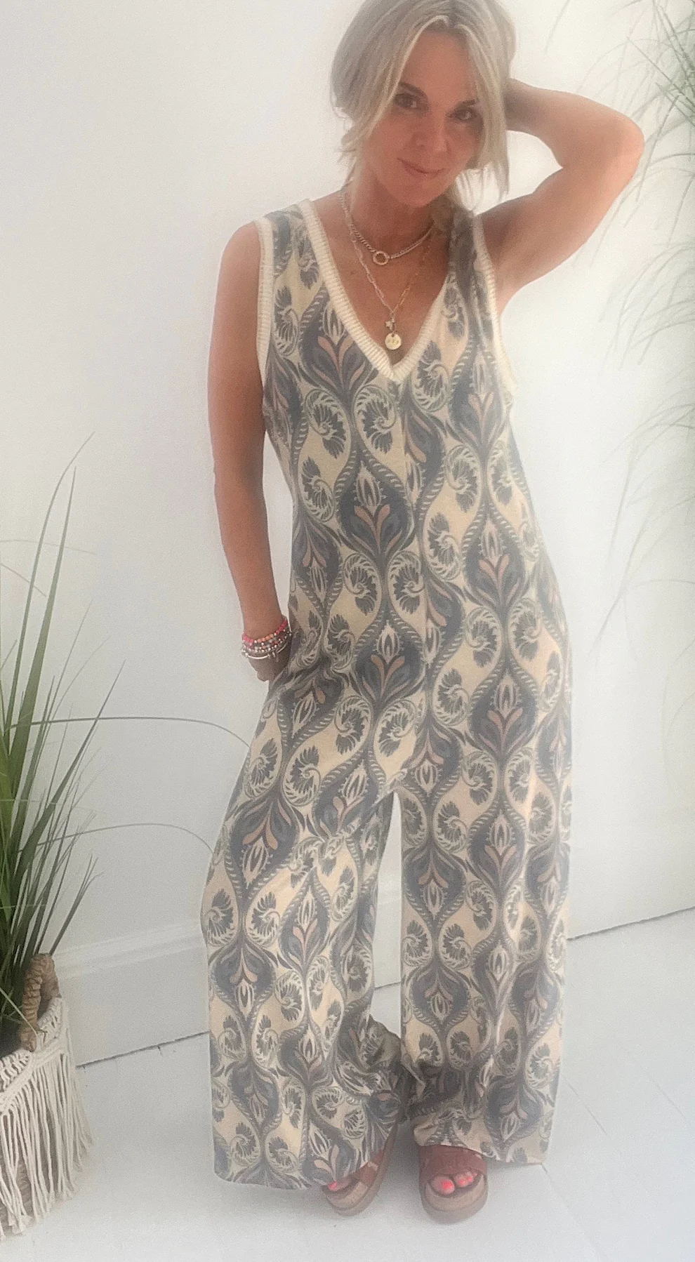 Women's wide-leg jumpsuit with elegant leaf pattern, size