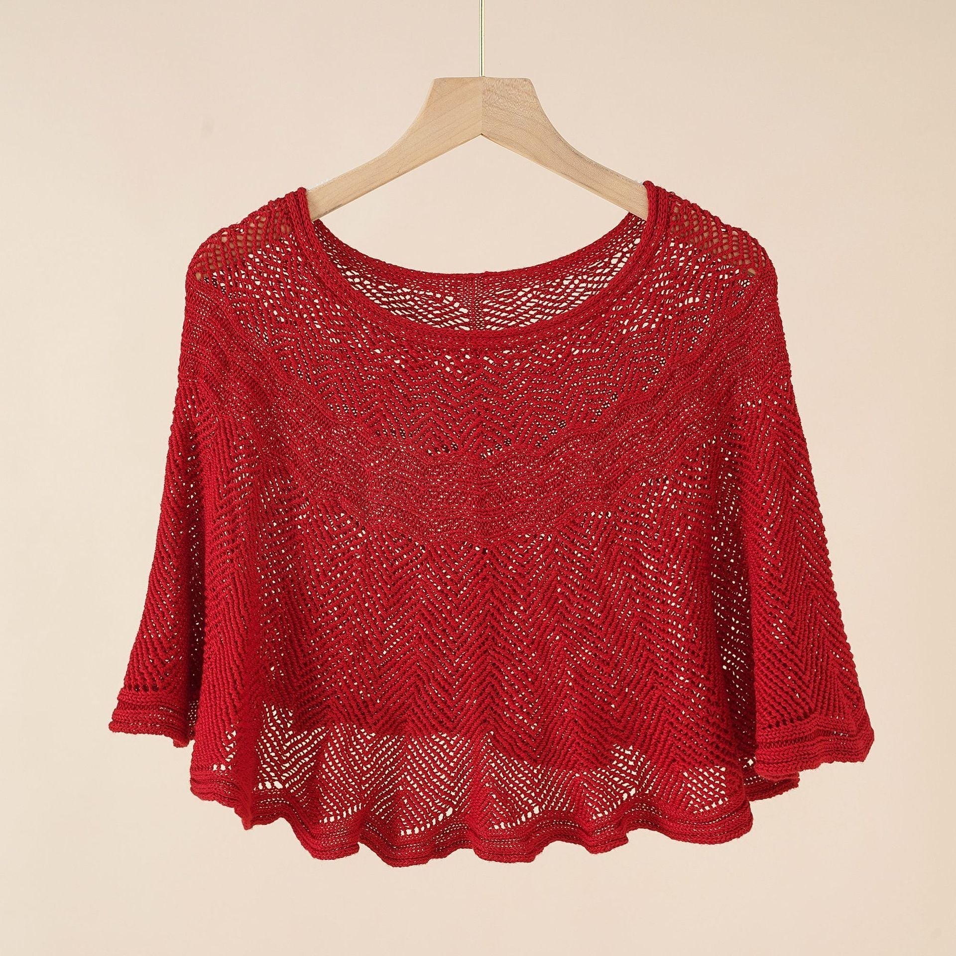 Women's airy knitted poncho in a modern design, size