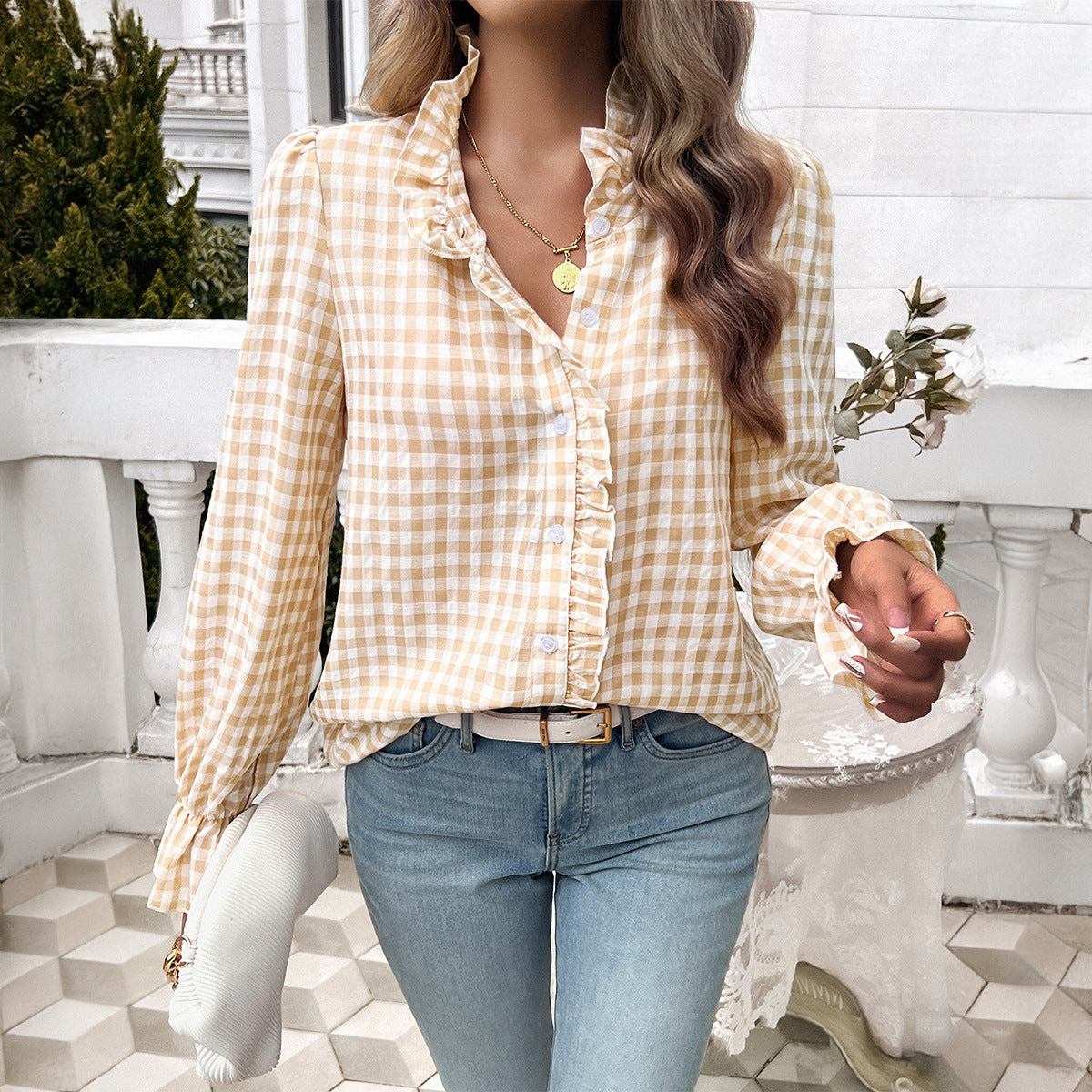 Damen-Bluse mit Karomuster, Rüschendetails und Knopfleiste, Größe
