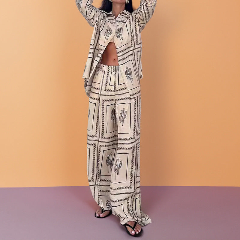 Elegantes Damenset, bestehend aus einer lässigen Bluse und weit geschnittener Hose, Größe [size missing]