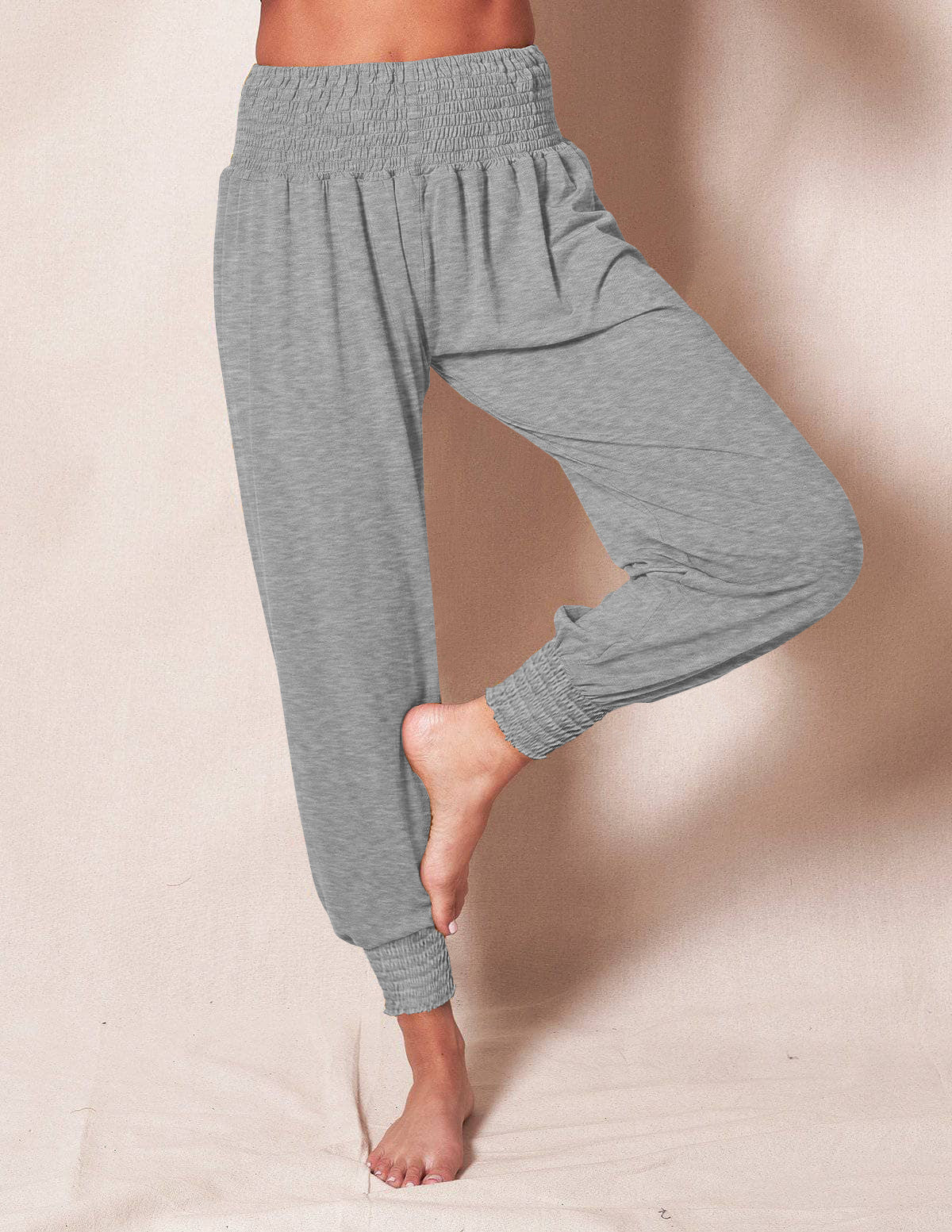 Women's airy leisure trousers with elasticated waistband and narrow leg opening, size