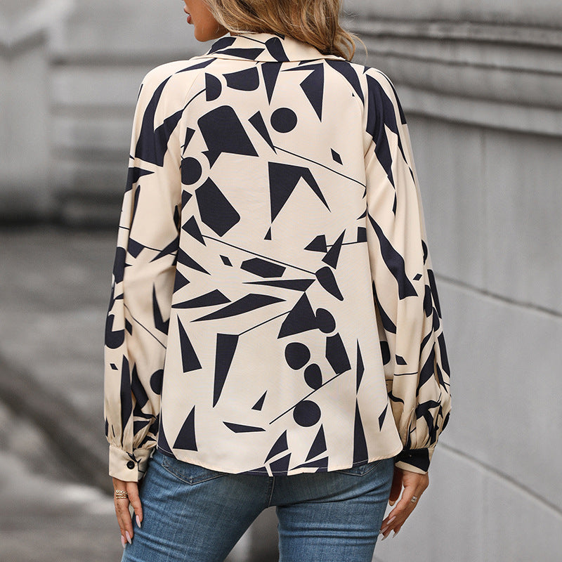 Women's casual blouse with a modern graphic print and voluminous sleeves, size [size missing]