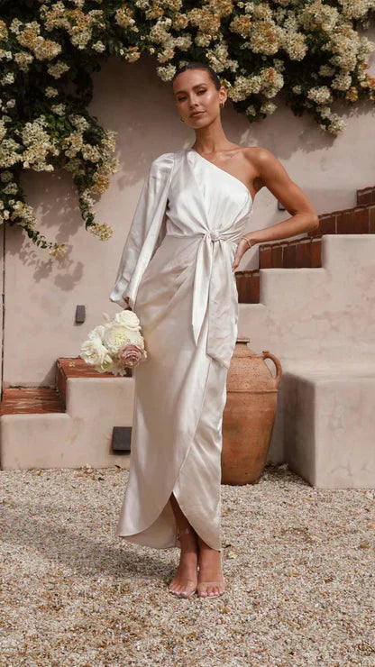 Valenzora | Satin-Maxikleid mit One-Shoulder