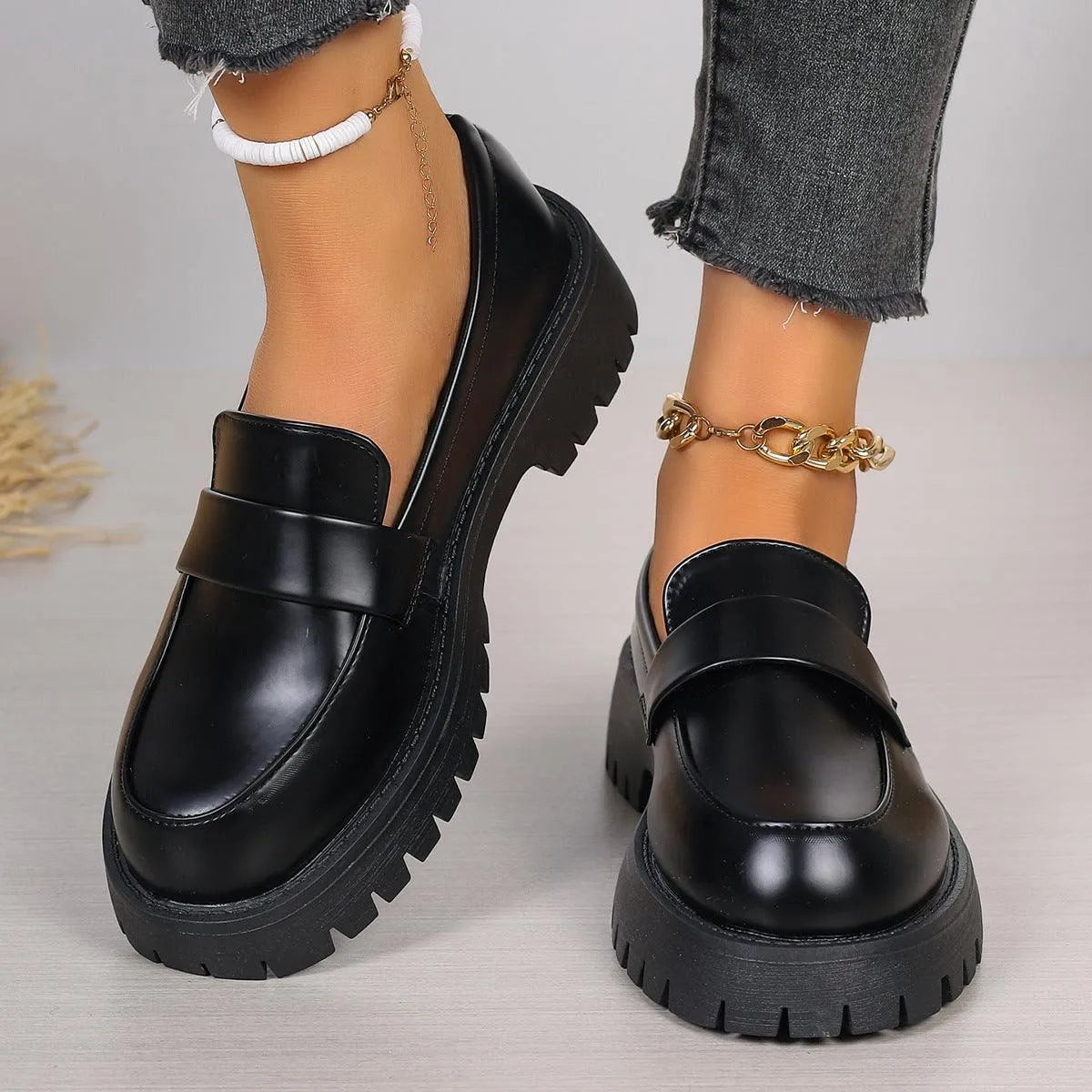 Valenzora | Black platform moccasins