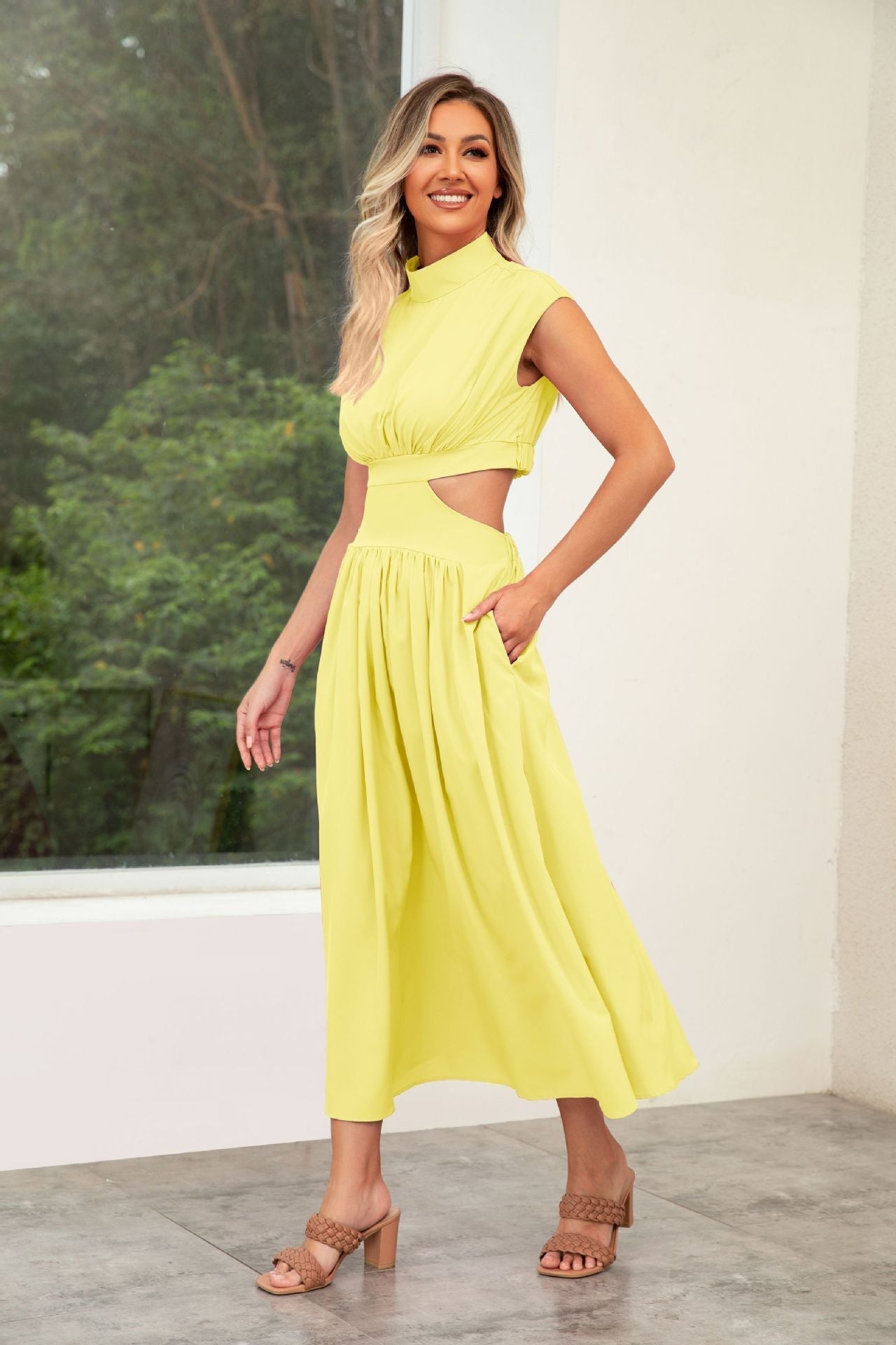 Damen-Cut-Out-Sommerkleid mit hohem Kragen, Größe