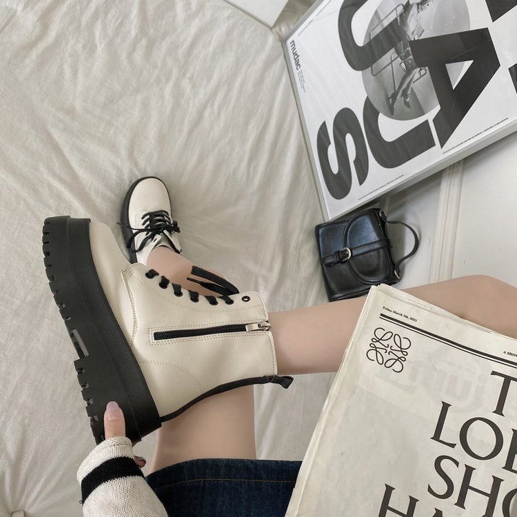 Women's lace-up boots with a sturdy platform sole and elegant upper, size S